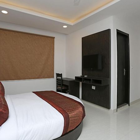 Hotel O M Suites Nové Dillí Exteriér fotografie