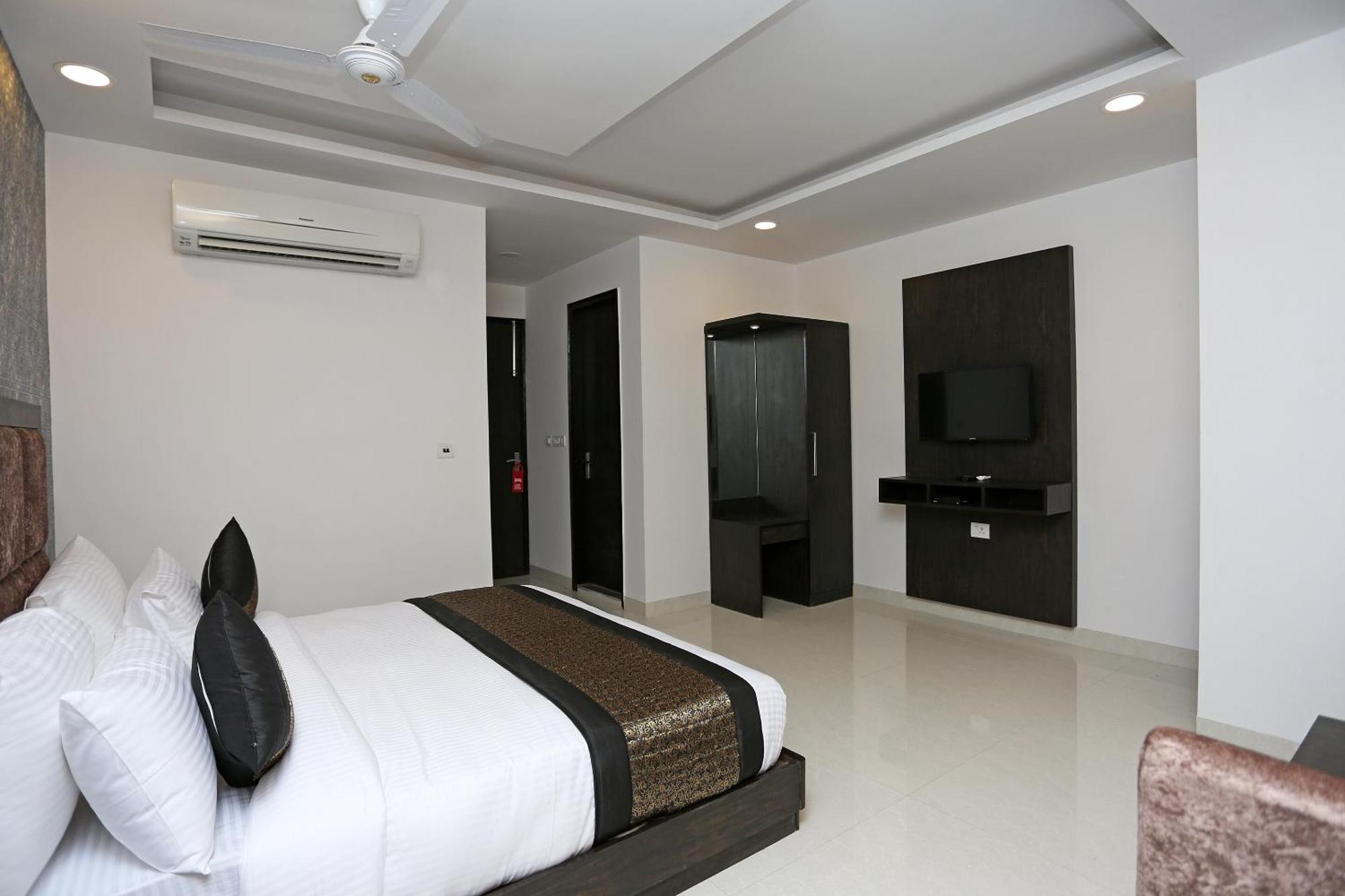 Hotel O M Suites Nové Dillí Exteriér fotografie
